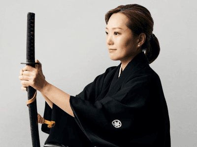 Woman in traditional kimono holding a katana, symbolizing samurai discipline and mental focus.