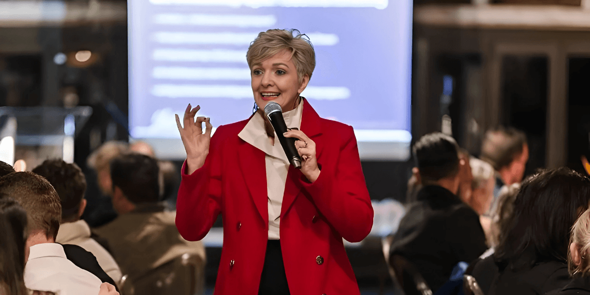 Lizette Volkwyn delivers a dynamic keynote on emotional intelligence, self-discovery, and leadership to an engaged, professional audience.