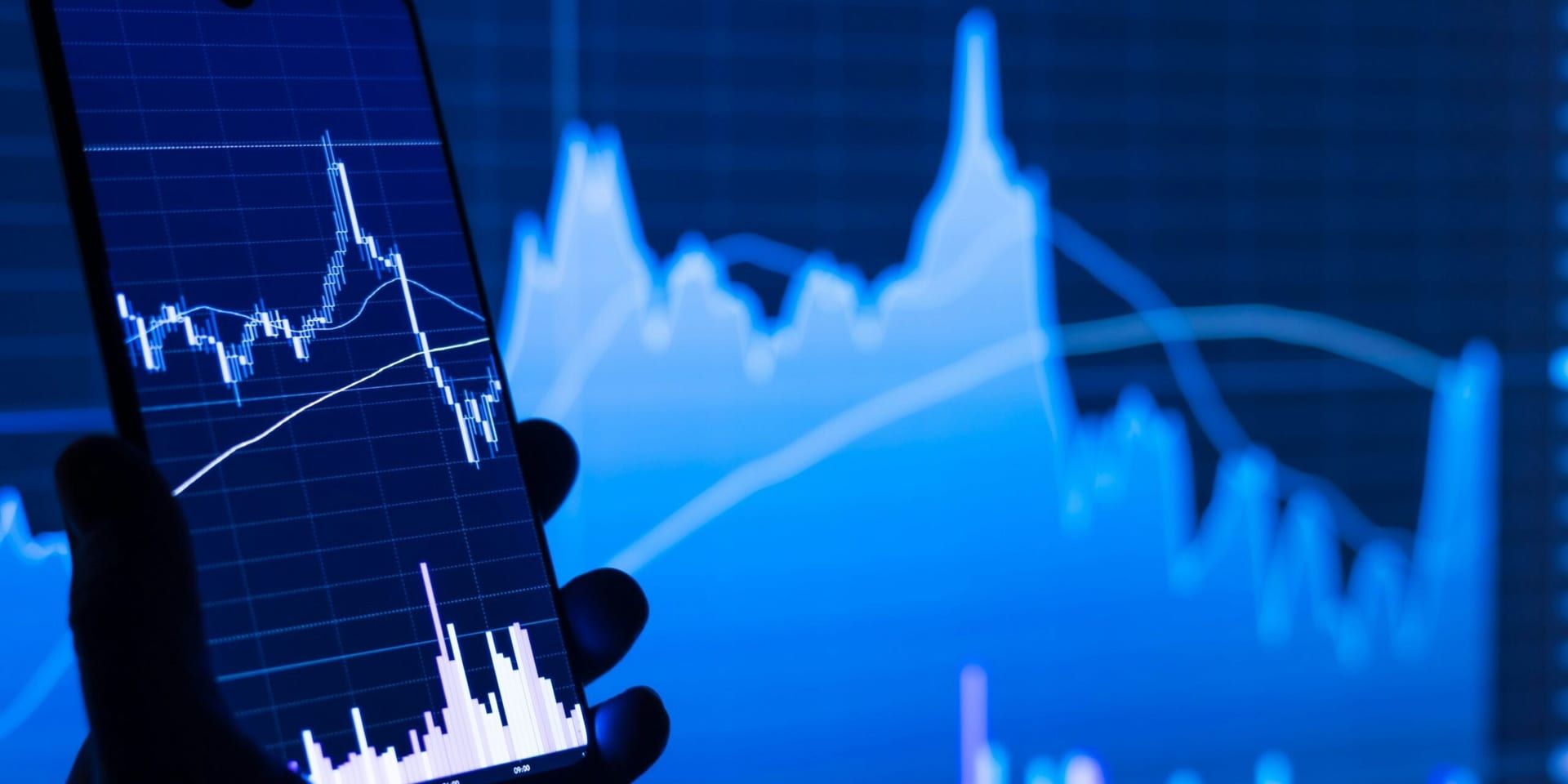 Markets Remain Steady Amid Data Gaps and Low-Rate Expectations