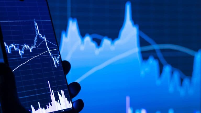 Markets Remain Steady Amid Data Gaps and Low-Rate Expectations