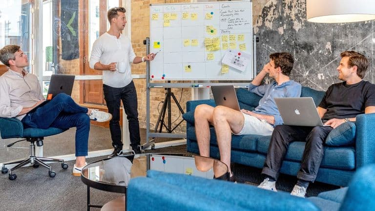 Entrepreneurs Eye AI Accelerators as Tech Stocks Soar — October 16 Signals Growth Window