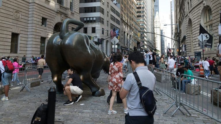 Wall Street Ends Mixed as Markets Digest New Tariff Threats