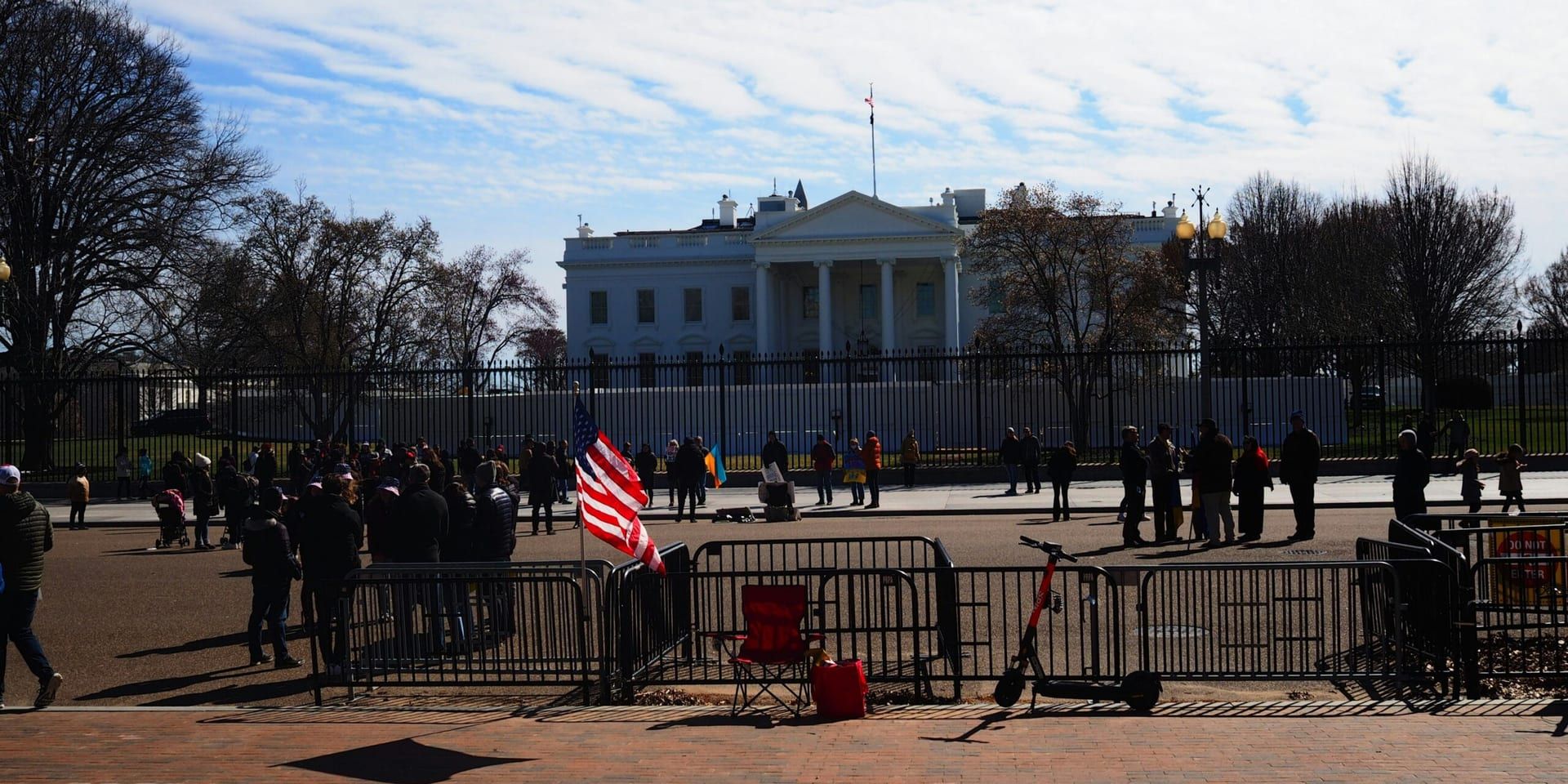 U.S. Government Shutdown Enters Third Week Amidst Ongoing Protests