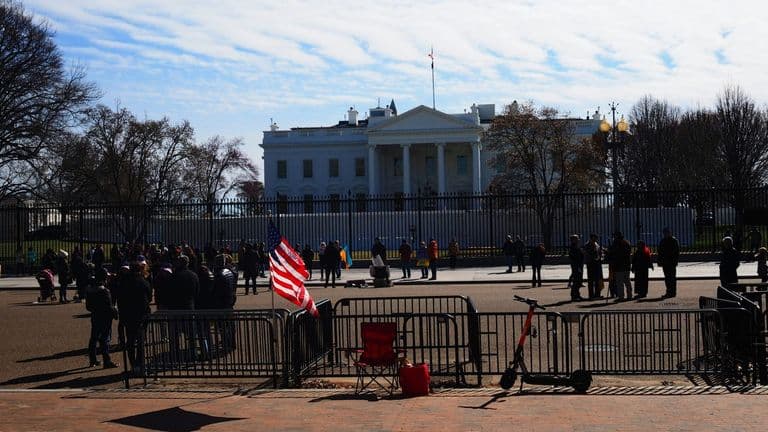 U.S. Government Shutdown Enters Third Week Amidst Ongoing Protests