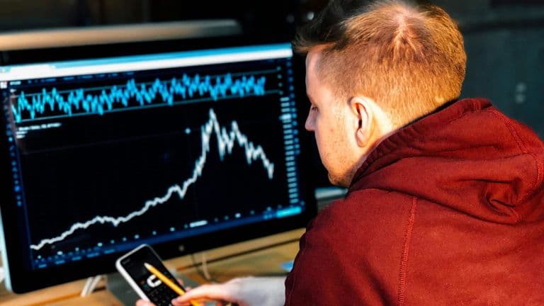 Stock Markets Reach Record Highs as U.S.–EU Trade Deal and Strong Tech Earnings Boost Optimism