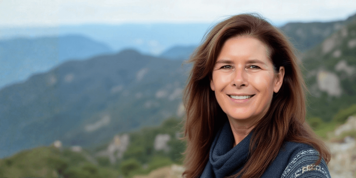 Helena Demuynck smiling outdoors, embodying leadership with authenticity, supporting women executives to lead with inner clarity and confidence.