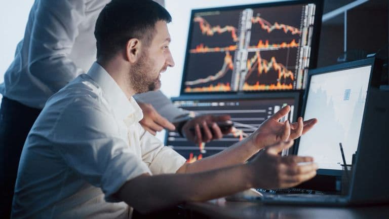 U.S. Stock Markets Experience Minor Setback Amid Mixed Earnings Reports