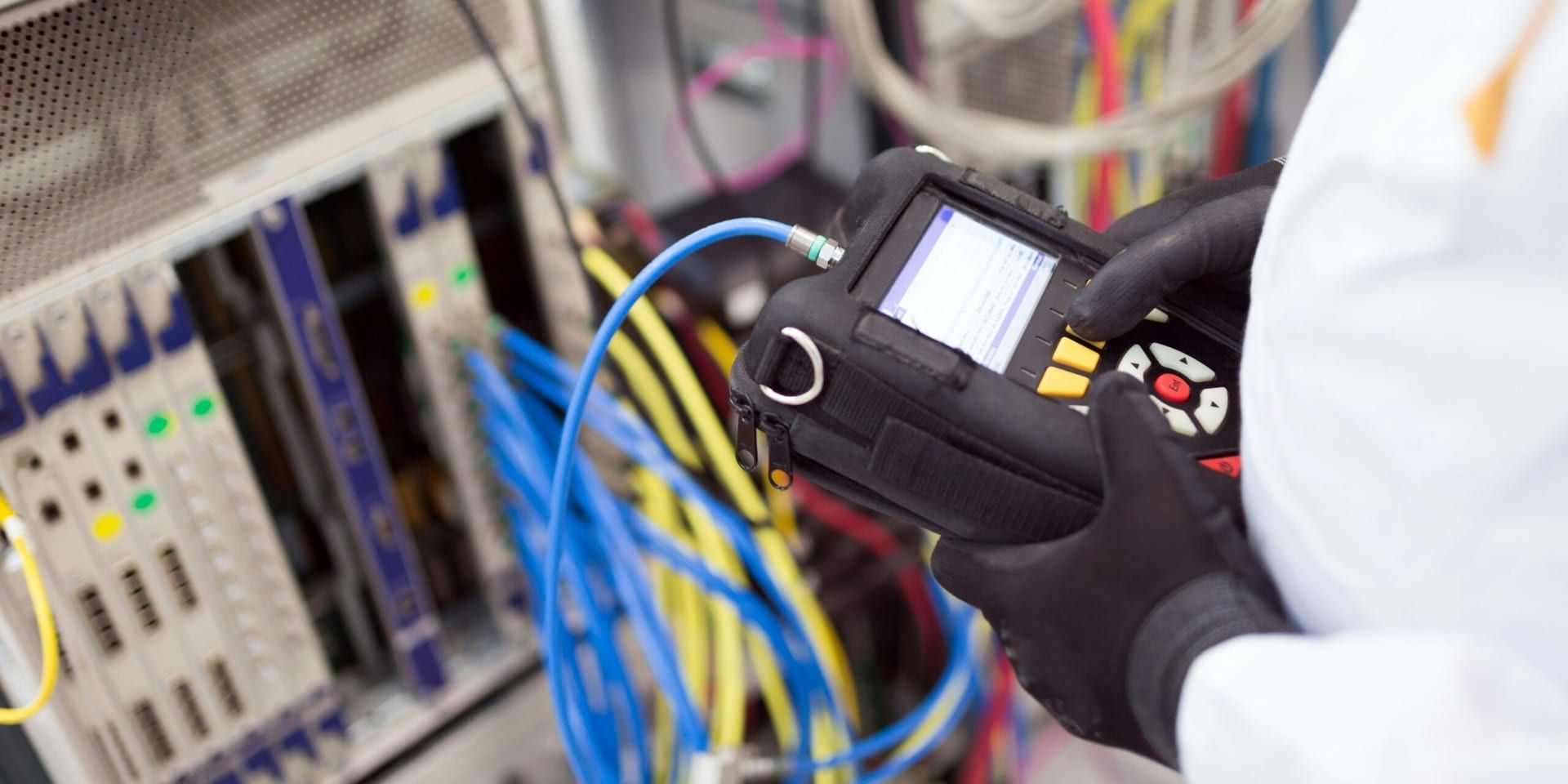 Amphenol Expands Fiber‑Optic Reach Through $10.5 Billion CommScope Deal