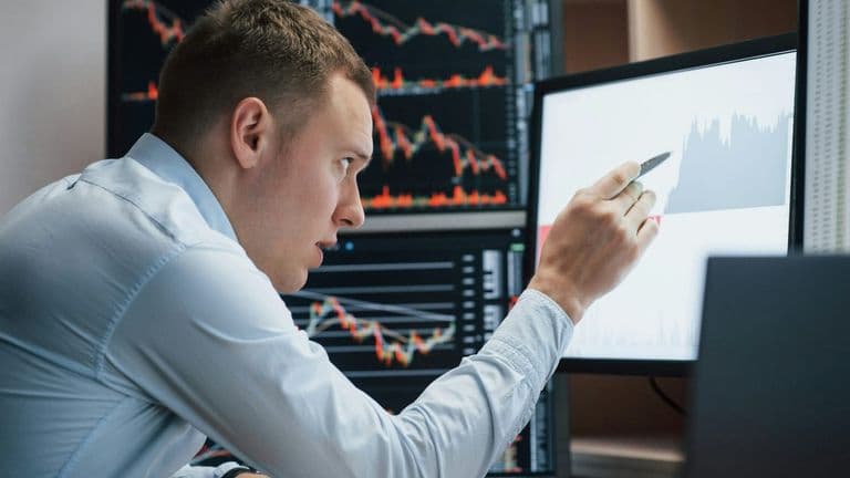 U.S. Stock Market Shows Mixed Performance Amid Economic Concerns