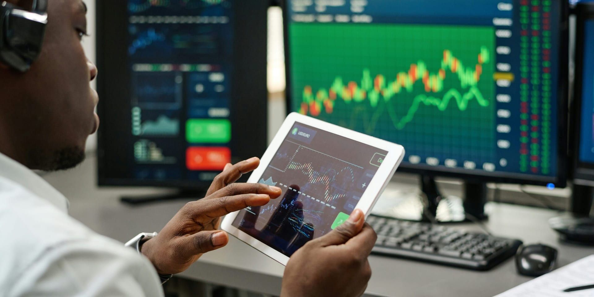 Tech Sector Pullback Drags S&P as Investors Brace for Fed Policy Signals