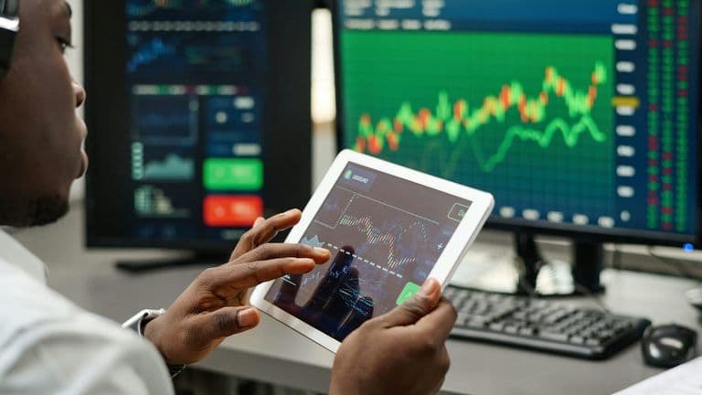 Tech Sector Pullback Drags S&P as Investors Brace for Fed Policy Signals