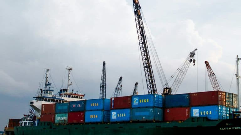 U.S. Business Lobby Presses White House to Reverse China Export Rule Over Competitiveness Concerns