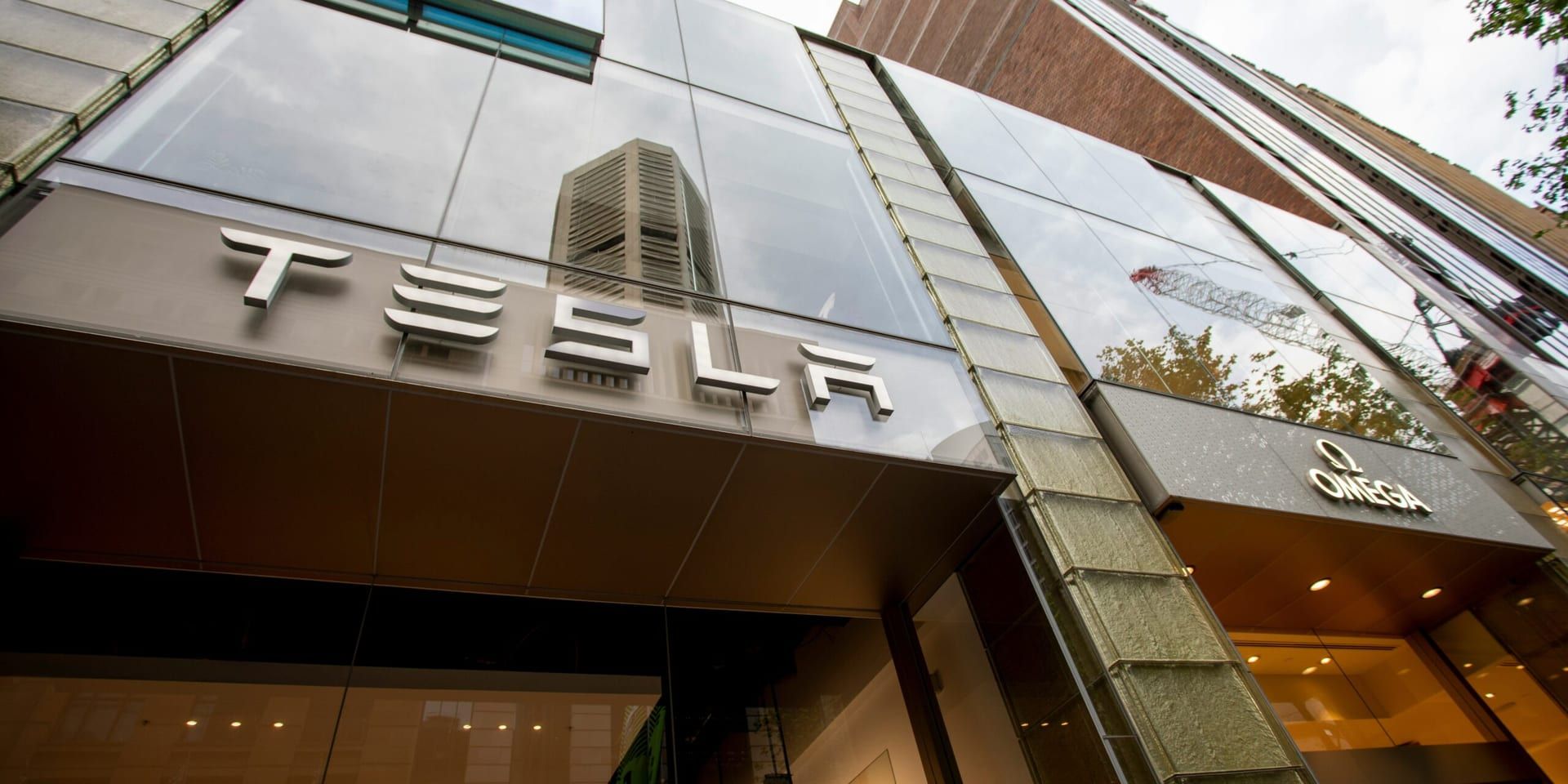 Tesla Faces Mounting Challenges as BYD Surges Ahead in Global EV Market