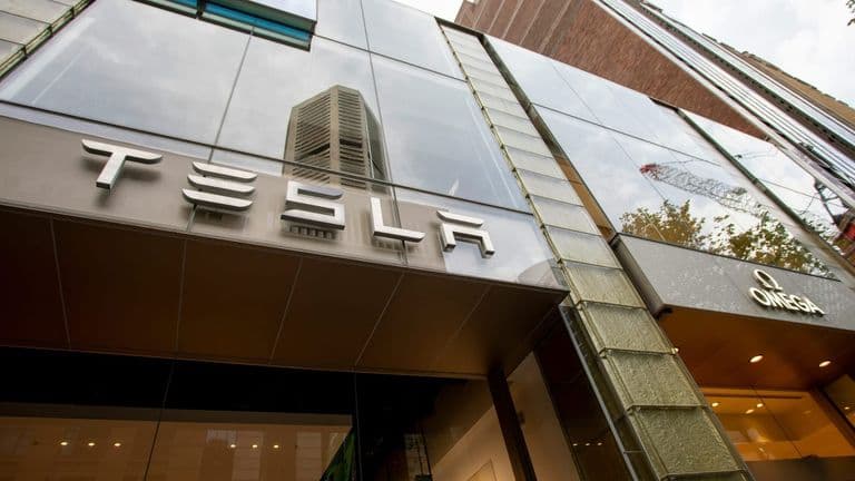 Tesla Faces Mounting Challenges as BYD Surges Ahead in Global EV Market