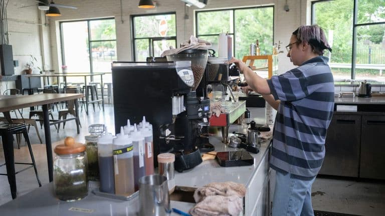 U.S. Entrepreneurs Accelerate AI Adoption Amid Economic Uncertainty