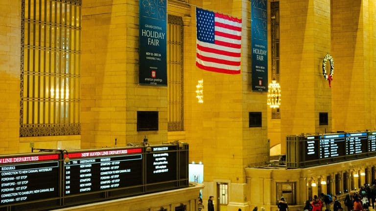 U.S. Stock Market Surges to Record Highs Amid Easing Trade Tensions and Robust Corporate Earnings