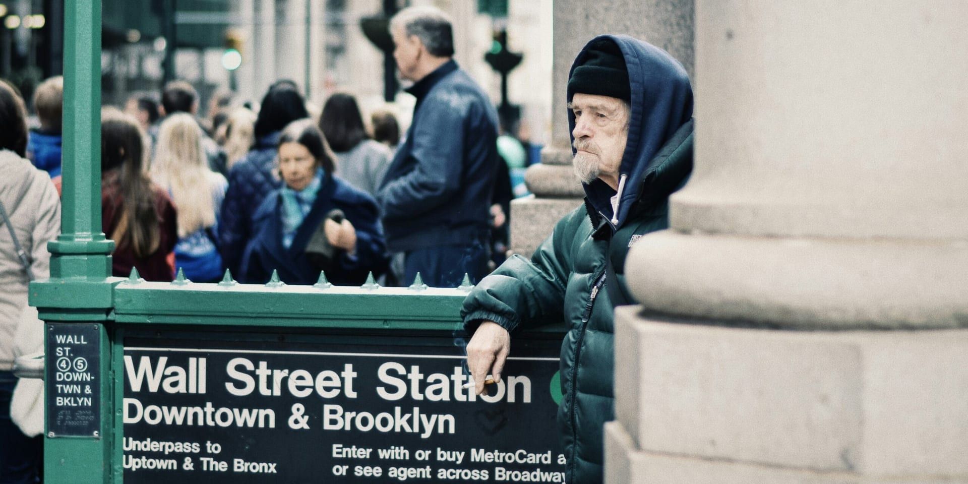 Wall Street Ends Mixed as Tech Sector Suffers Sharp Weekly Losses Amid Economic Caution